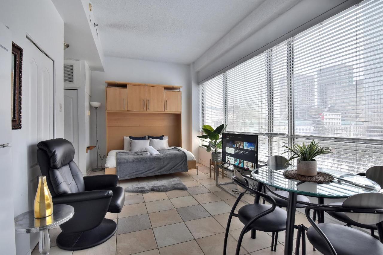 Place-Des-Arts Suites Монреаль Экстерьер фото